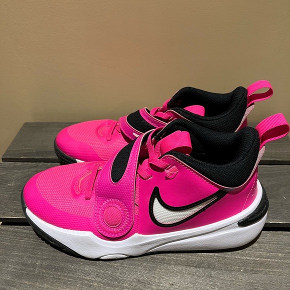 Nike Other - Nike Team Hustle D 11 GS Girls Fierce Pink / Black Sz 4.5y  - Great condition